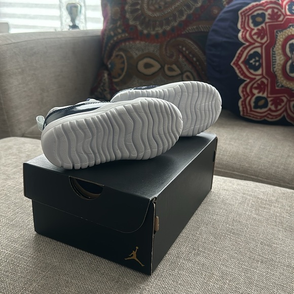 Jordan 11 Retro Little Flex (TD)/Size 7C/Color Grey Mist/White-Midnight Navy - Picture 5 of 8